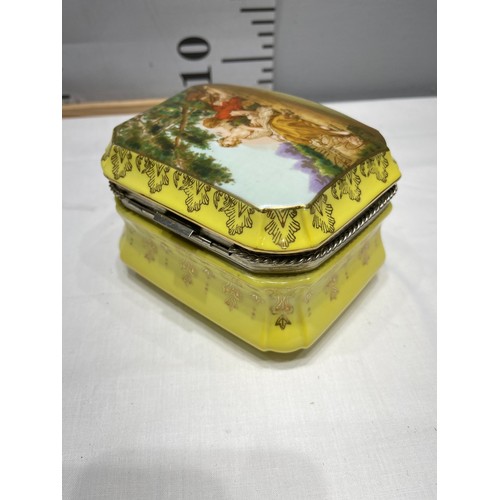 21 - Porcelain hinged trinket box