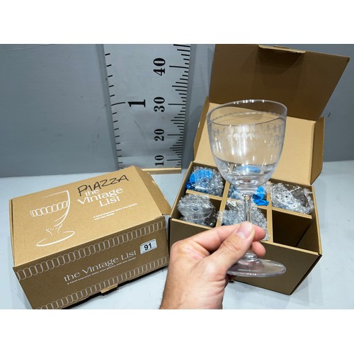 91 - 12 hand engraved glasses boxed