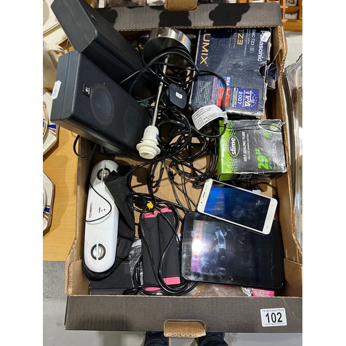 102 - Box misc inc Samsung phone, Hudl, speakers etc