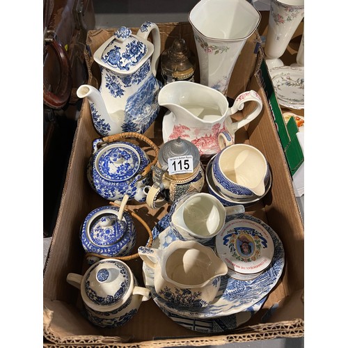 115 - Box pottery Blue/White + oriental