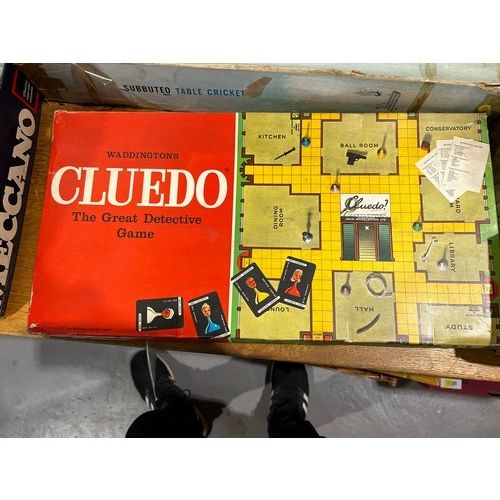 170 - 3 vintage games, Cluedo, Master Mind, Back Gammon all boxed