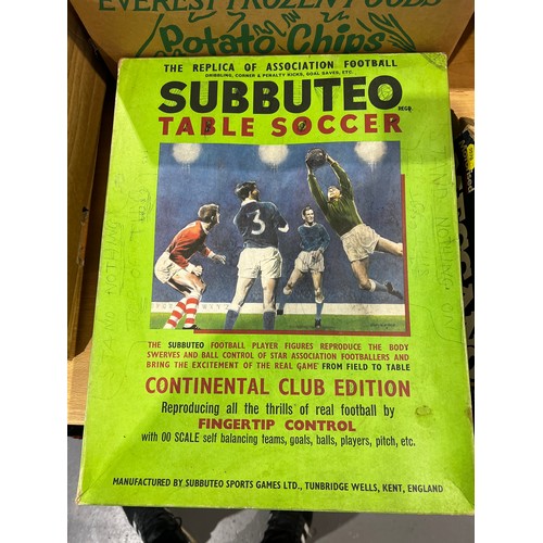 175 - Vintage boxed Subbuteo table soccer + boxed table soccer team players