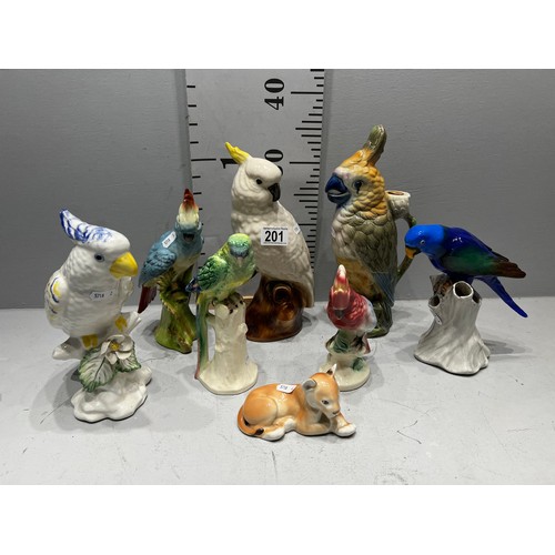 201 - 7 bird figures + Lion figure