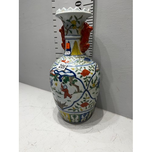 209 - Impressive Chinese porcelain vase