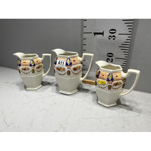 411 - 3 graduated vintage jugs