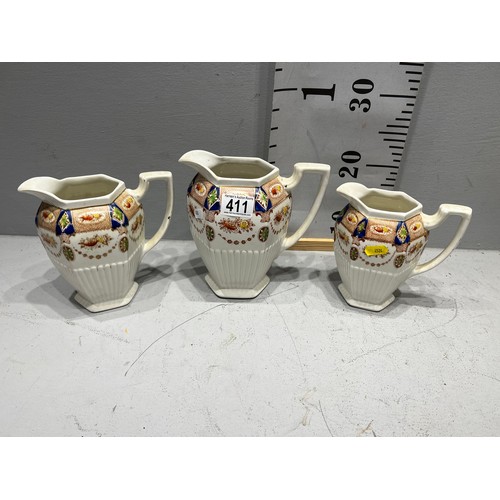 411 - 3 graduated vintage jugs