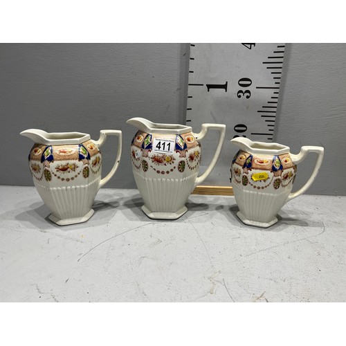 411 - 3 graduated vintage jugs