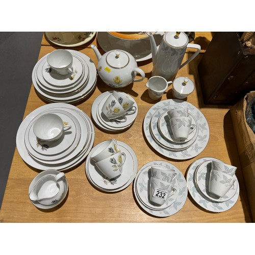 232 - 2 sets European tea / dinner ware