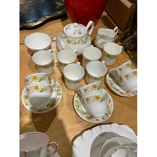 239 - Royal Albert tea set + Dutchess china tea set