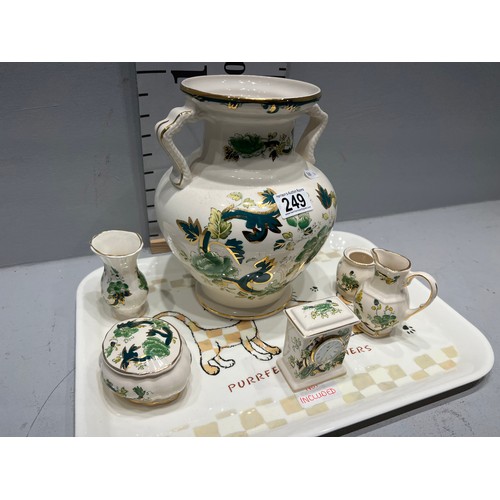 249 - 6 pieces Mason's pottery 'Chartreuse'