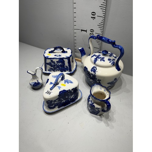 266 - 5 pieces Blue/White collection kettle, Cheese dishes etc