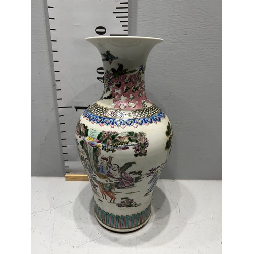 269 - Large Chinese vase