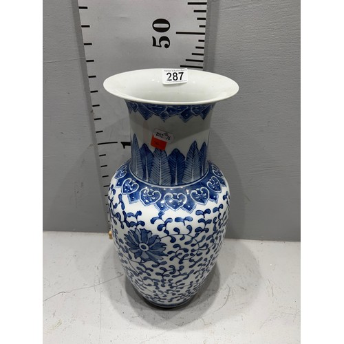 287 - Large Blue/White vase