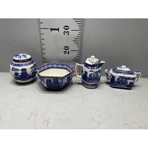 314 - 4 pieces Ringtons Blue/White pottery