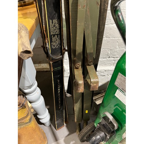 464 - 1 army stretcher + ski's