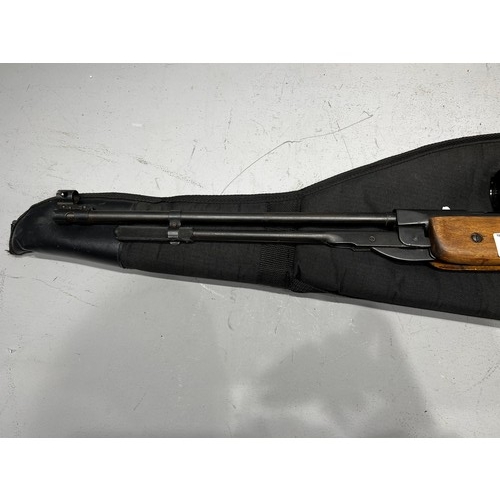 543 - High power hunting rifle with scope, pellets + case