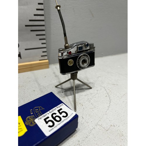 565 - Vintage miniature camera 'photo flash' with compass