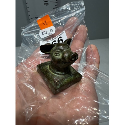 566 - Chinese bronze pig seal