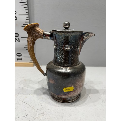 619 - Arts + crafts hot water jug with horn effect handle