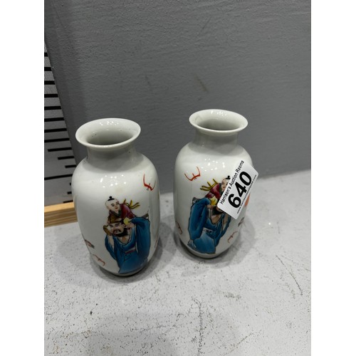 640 - Small pair Chinese vases