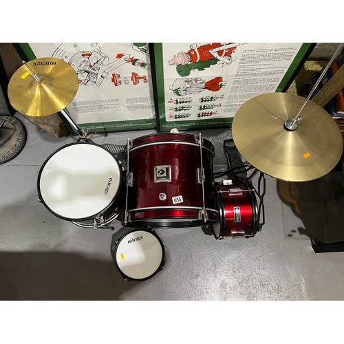 655 - Mirage drum set