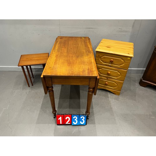 1233 - Vintage pine Sutherland table + pine chest + teak 2 nest