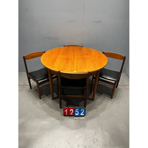 1252 - Mid century teak round table & 4 curve back vinyl chairs