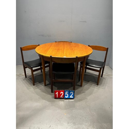 1252 - Mid century teak round table & 4 curve back vinyl chairs