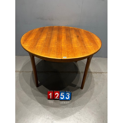 1253 - McIntosh mid century round teak dining table