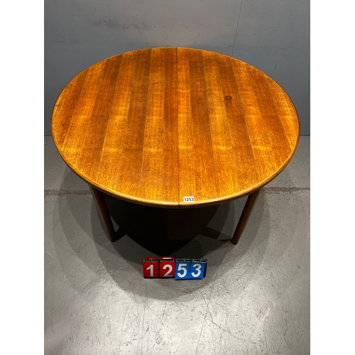 1253 - McIntosh mid century round teak dining table