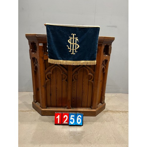 1256 - Vintage pine church lectern Gothic style very nice piece