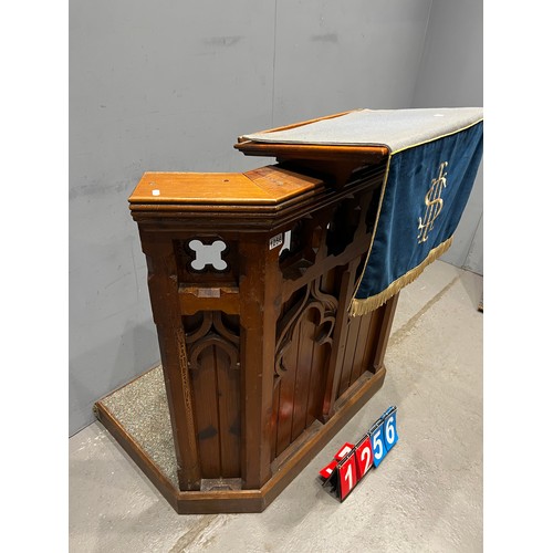 1256 - Vintage pine church lectern Gothic style very nice piece