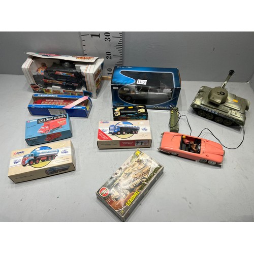 147 - Box toys corgi, tank, land cruiser etc