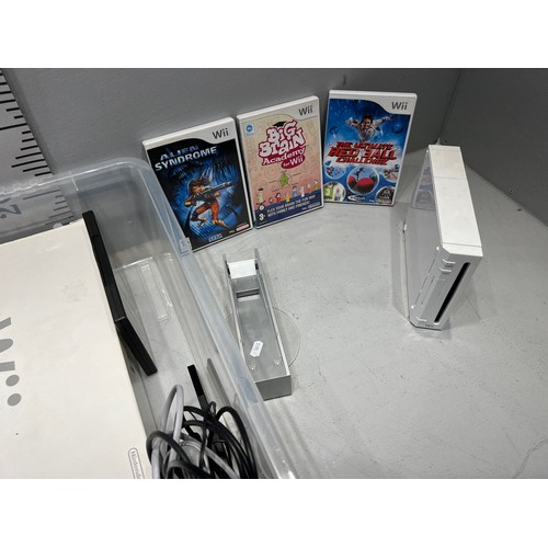 163 - Wii gaming console & games