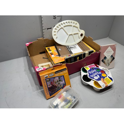 171 - Box painting items, easel, acrylic paint, palette etc