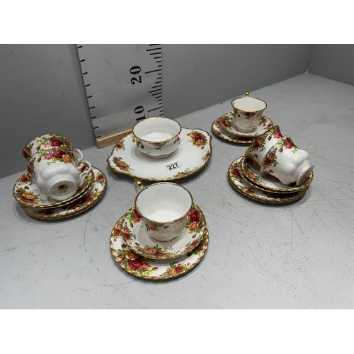 227 - Royal Albert country rose tea set