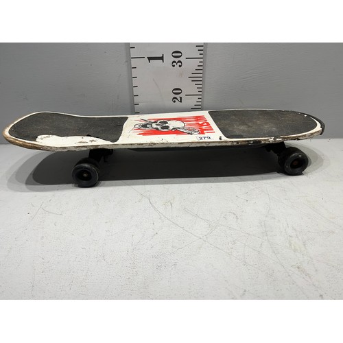 279 - Retro 'mad skull' skate board