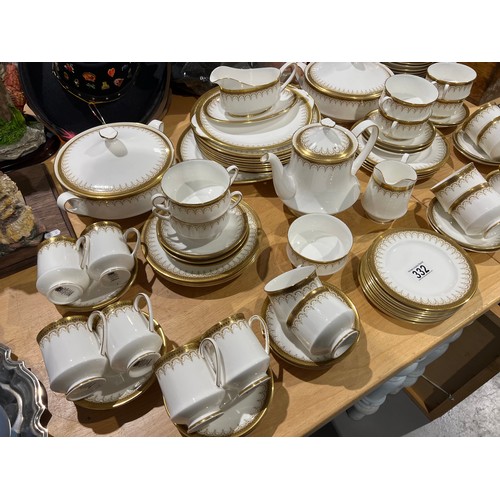 332 - Large quantity paragon china dinner/tea ware approx over 68 pieces