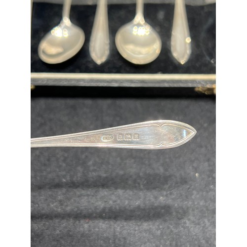 645 - Set 6 silver spoons in case 62 g