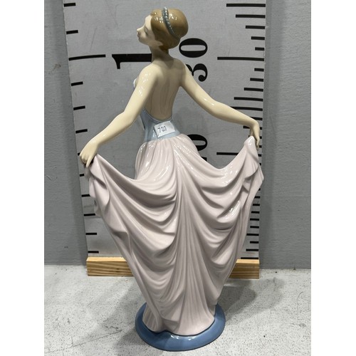 647 - Lladro figurine 'the dancer'