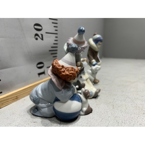 666 - 3 Lladro figures, eskimo boy 5238 clown 5279, clown with dog 5278