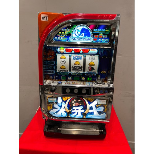 812 - Snow king Japanese slot machine /arcade machine (lights up working)