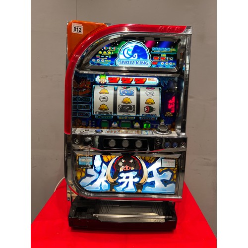 812 - Snow king Japanese slot machine /arcade machine (lights up working)