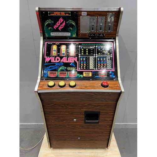 816 - Wild alien fruit machine 10p (lights up working) (paid out)