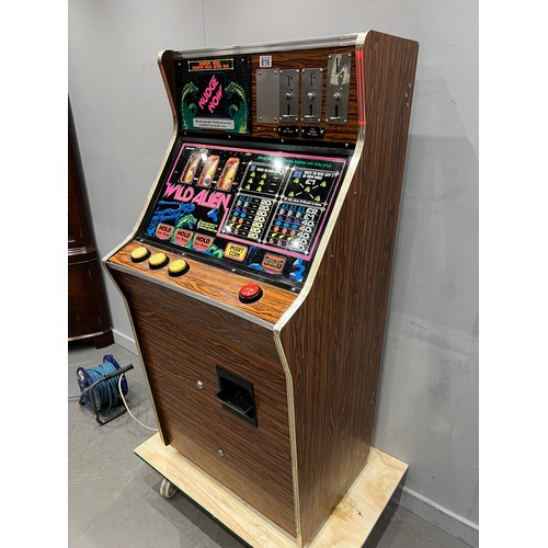 816 - Wild alien fruit machine 10p (lights up working) (paid out)