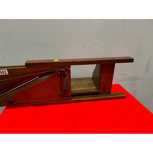 902 - Antique Arcadia oak cheese slicer