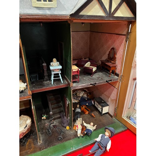 917 - Very large antique Victorian dolls house fully furnished c1927