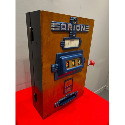 963 - Vintage Orion slot machine working wood & blue