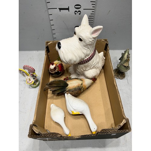 37 - Box of animal ornaments