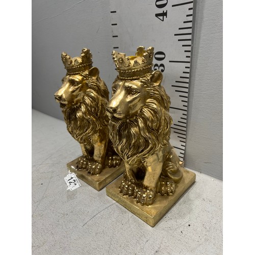 121 - Pair of gold lion centre pieces